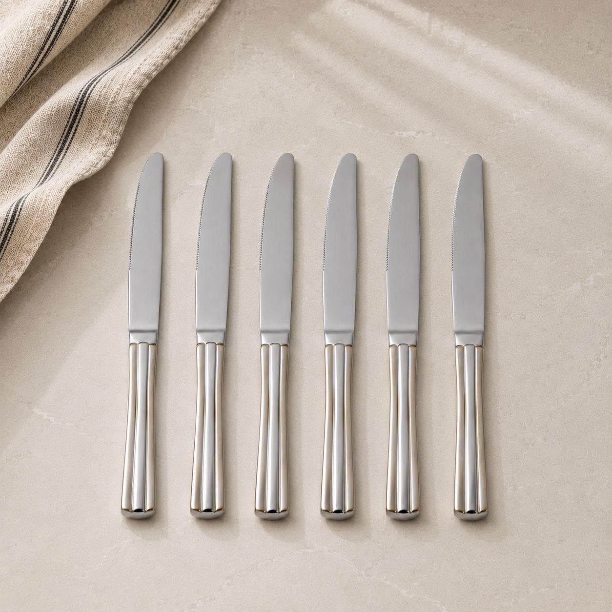 6-piece gold dining knife set with an elegant design, ideal for serving and daily use. 4