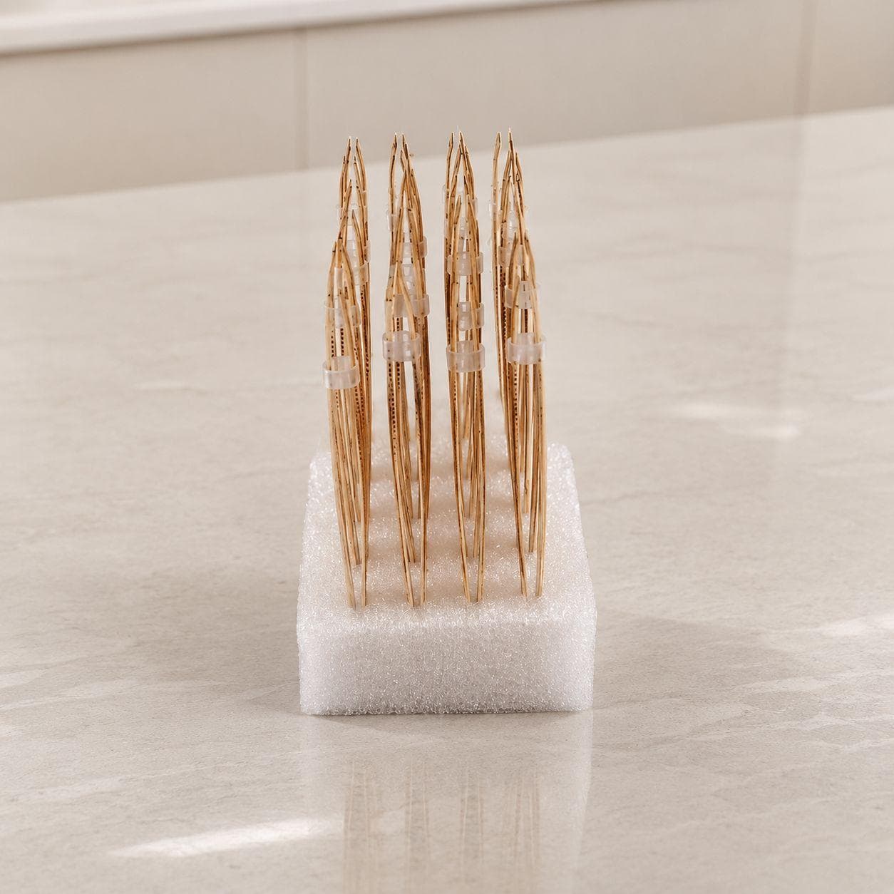 English: Golden Eyebrow Tweezers (24 PCS)
