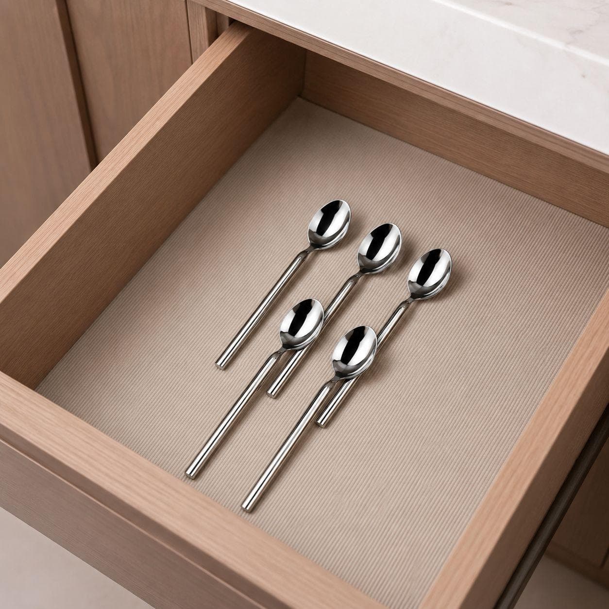 6-piece gold teaspoon set with an elegant design, perfect for daily serving. 5