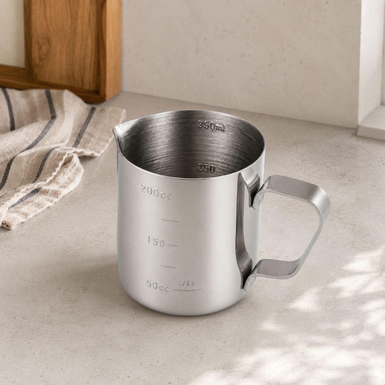 350ml stainless steel milk frothing cup, ideal for easy latte art. 3