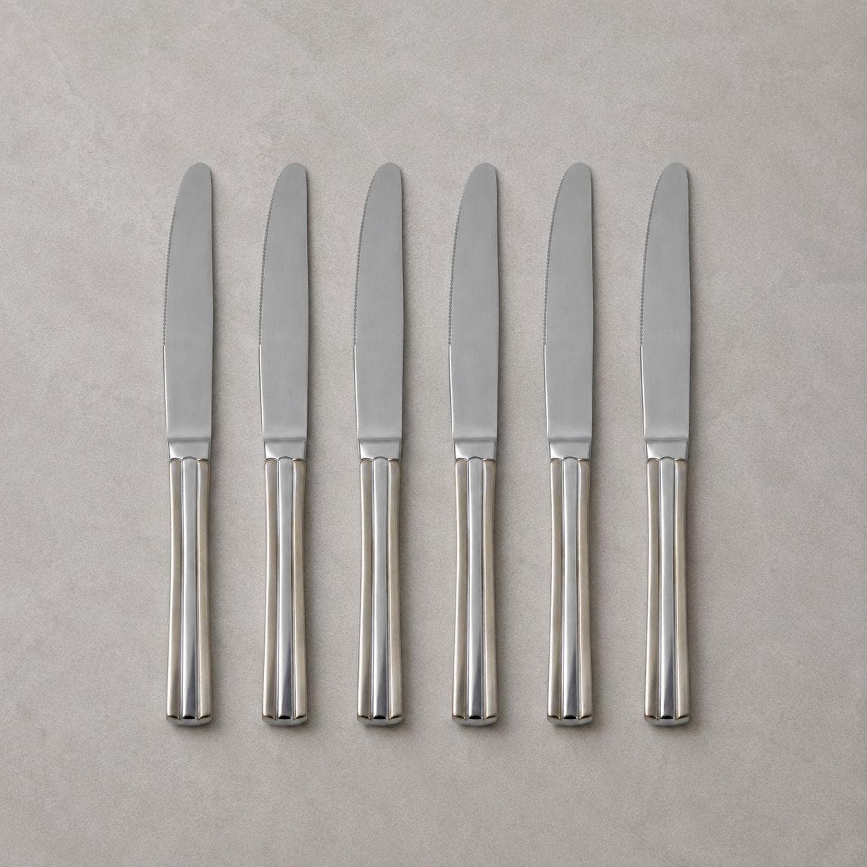 6-piece gold dining knife set with an elegant design, ideal for serving and daily use. 3