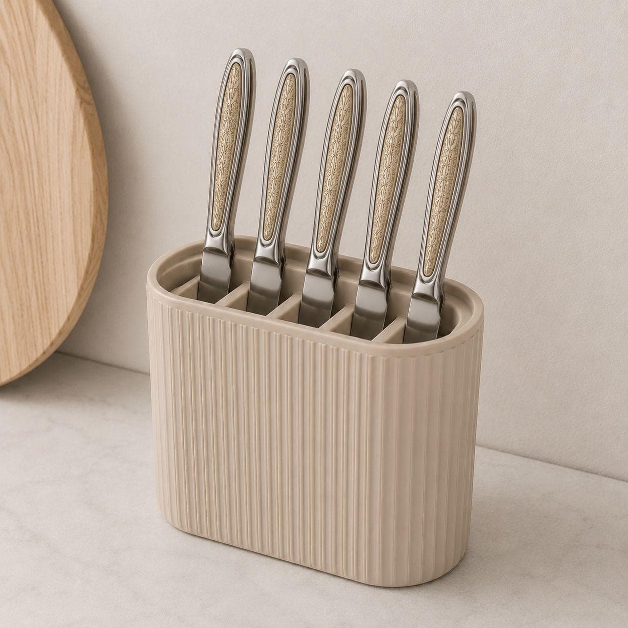 6 gold dining knives with a patterned handle, suitable for cutting and serving food. 6